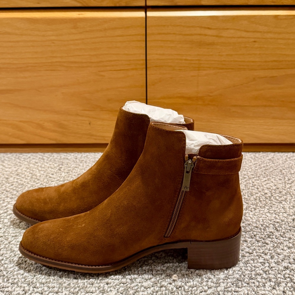 NWT Aquatalia Women’s Orleena Suede Boots in Walnut, Size 10M